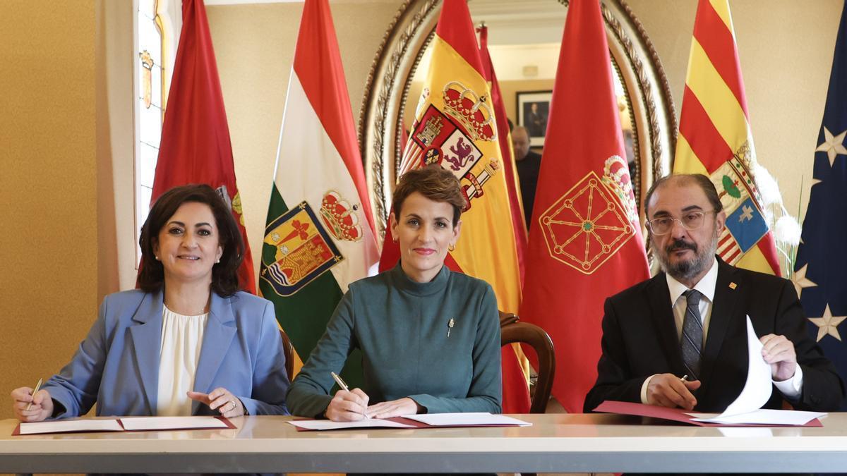 La Presidenta de La Rioja, Concha Andreu; la Presidenta de Navarra, María Chivite, y el Presidente de Aragón, Javier Lambán