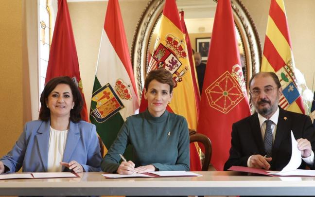 La Presidenta de La Rioja, Concha Andreu; la Presidenta de Navarra, María Chivite, y el Presidente de Aragón, Javier Lambán