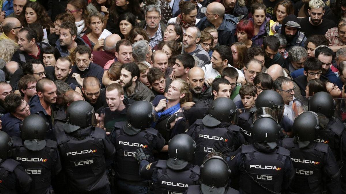 Los antidisturbios no pudieron frenar el referendum