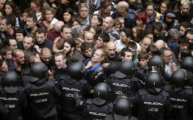 Los antidisturbios no pudieron frenar el referendum