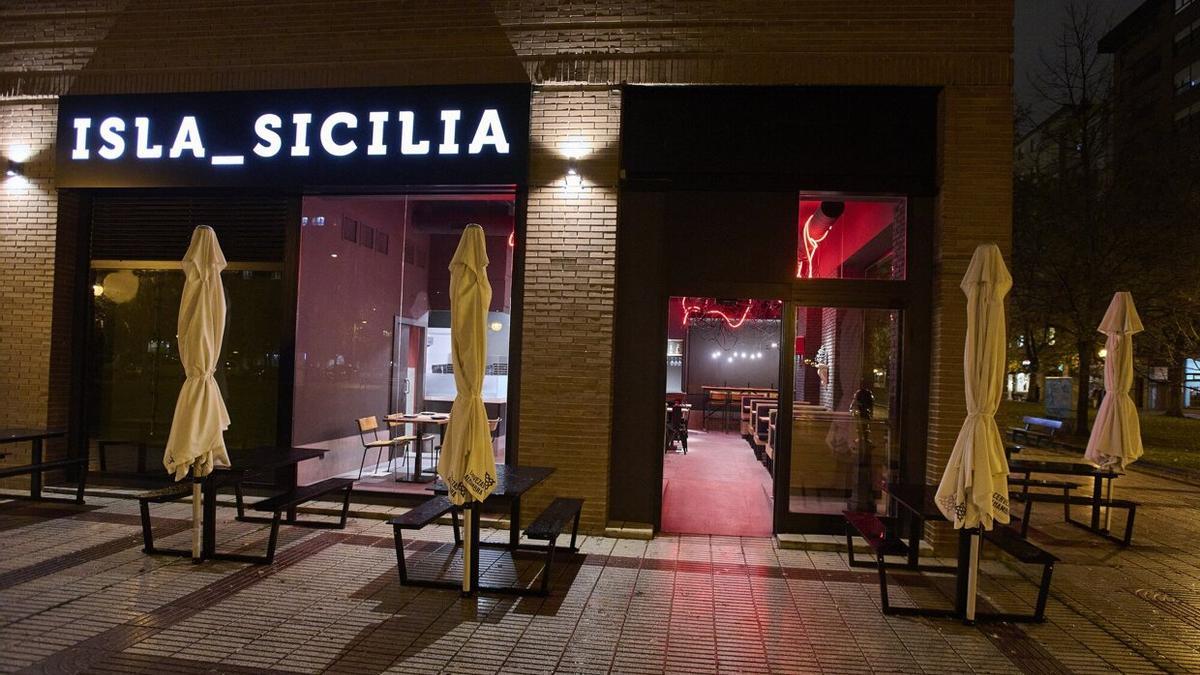 Isla Sicilia, en el número 39 de la calle Pío XII, antiguo Pizza Hut.