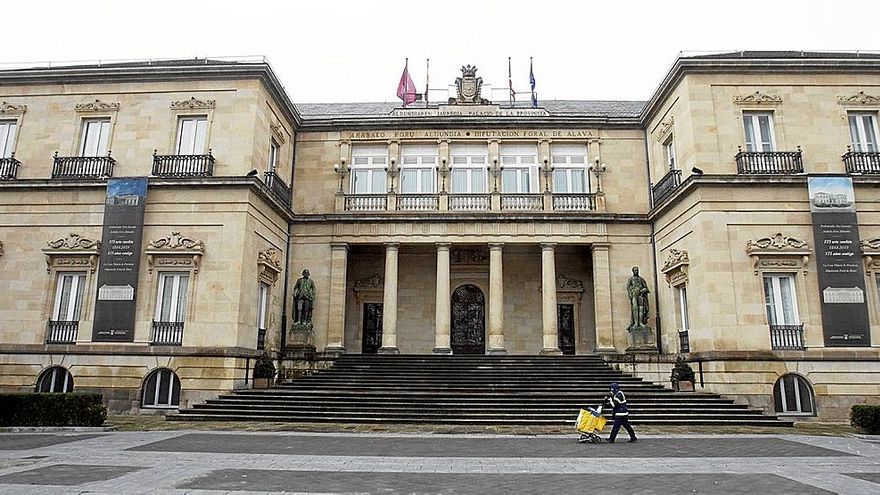 Fachada del Palacio de la Diputación de Álava.