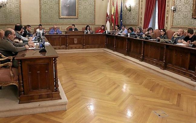 Imagen del sal&oacute;n de plenos del Ayuntamiento de Tudela en una sesi&oacute;n anterior.