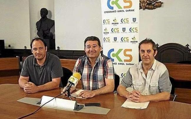 Bittor Bolinaga, a la derecha, en un acto como concejal de Deportes en 2018 Bittor Bolinaga, a la derecha, en un acto como concejal de Deportes en 2018