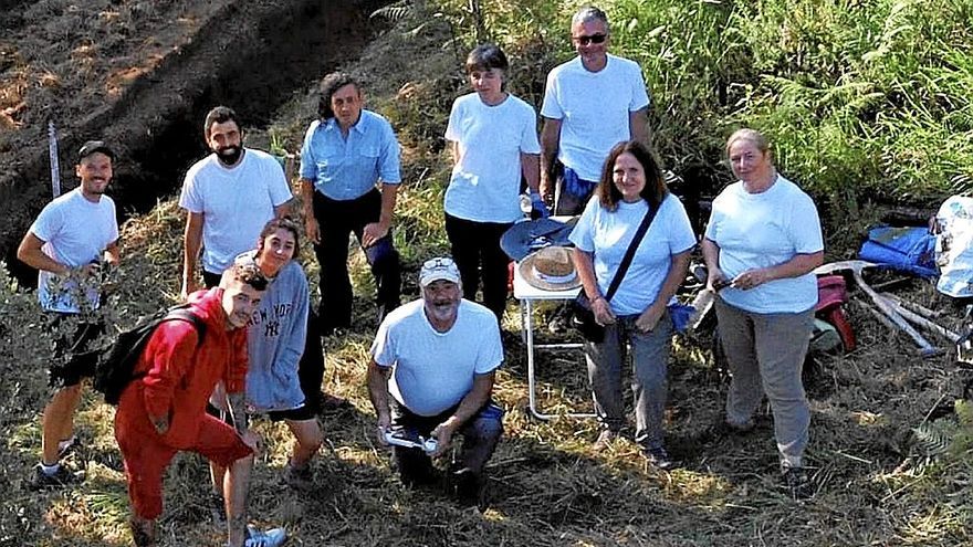 En la excavación participó una decena de voluntarios.