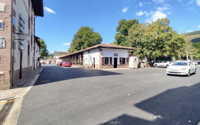 Parte de la calle Giltxaurdi, de Elizondo, ha sido asfaltada. Parte de la calle Giltxaurdi, de Elizondo, ha sido asfaltada.