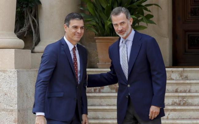 Felipe VI, junto a Pedro Sánchez. Felipe VI, junto a Pedro Sánchez.