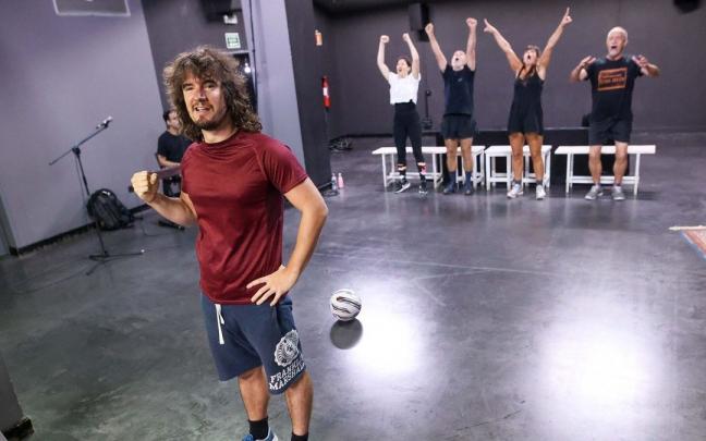 Lander Otaola vuelve a convertirse en Pichichi para interpretar a este m&iacute;tico jugador rojiblanco en la Sala BBK hasta el pr&oacute;ximo domingo 28 de agosto.