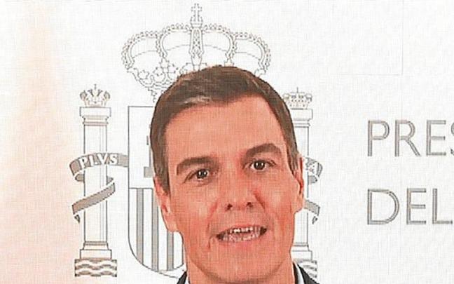 Sánchez en su intervención telemática en el foro de La Toja. | FOTO: EFE Sánchez en su intervención telemática en el foro de La Toja. | FOTO: EFE