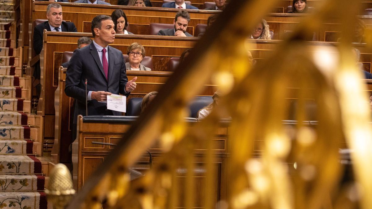 Pedro Sánchez, interviene durante una sesión de control al Gobierno, en el Congreso.