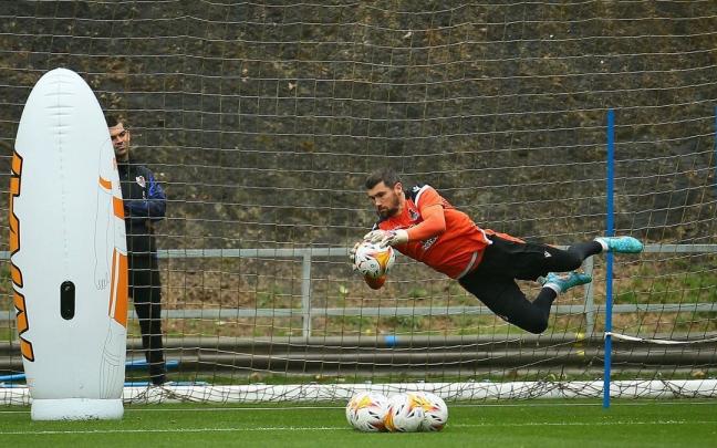 Mathew Ryan, en un entrenamiento en Zubieta. Mathew Ryan, en un entrenamiento en Zubieta.