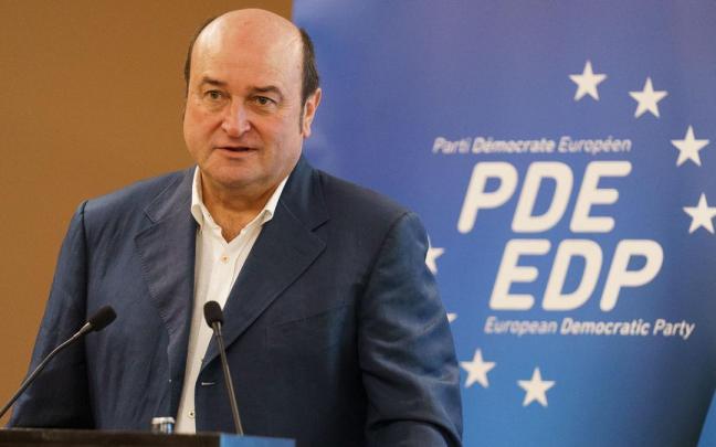 Andoni Ortuzar durante su intervención en el foro del Partido Demócrata Europeo.