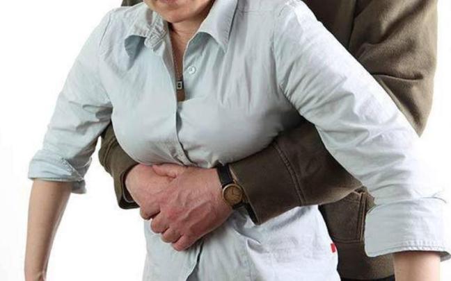 Imagen de archivo de la maniobra de Heimlich