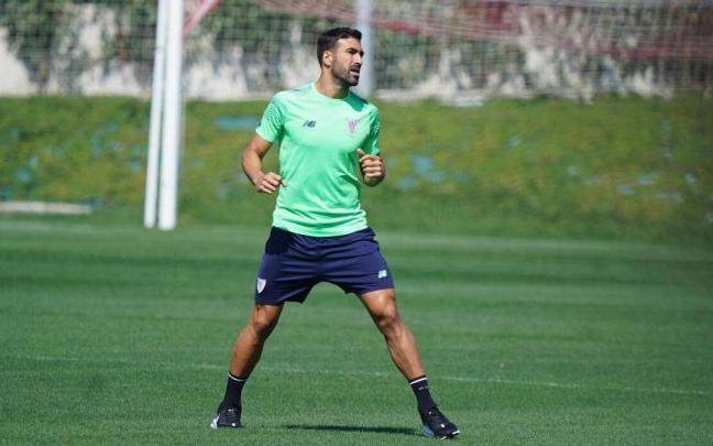 Mikel Balenziaga entra por primera vez esta temporada en una convocatoria. Mikel Balenziaga entra por primera vez esta temporada en una convocatoria.