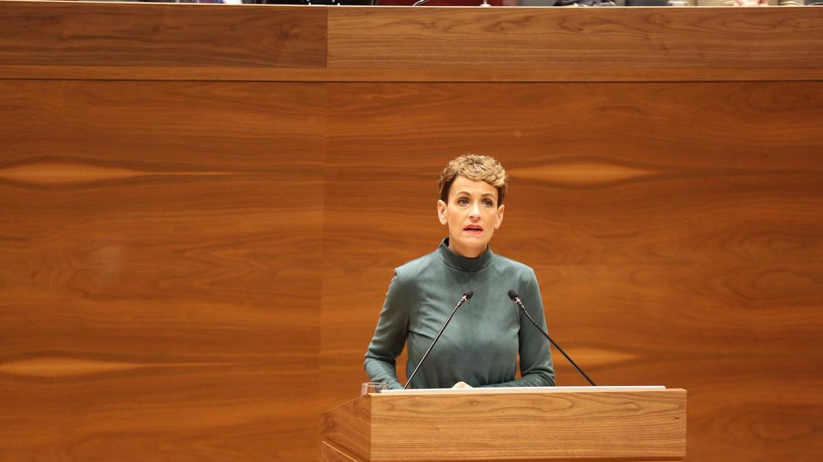 María Chivite, durante su discurso en el Parlamento de Navarra.