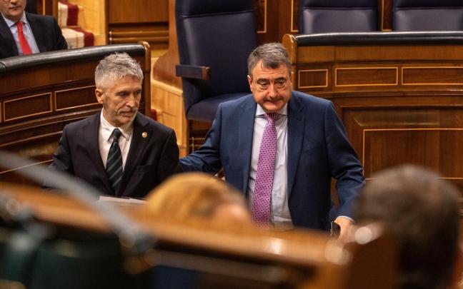 El portavoz del PNV en el Congreso, Aitor Esteban, con el ministro Marlaska El portavoz del PNV en el Congreso, Aitor Esteban, con el ministro Marlaska