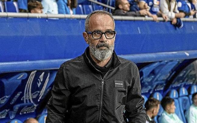 Álvaro Cervera, durante su estreno como entrenador del Real Oviedo. | FOTO: LALIGA