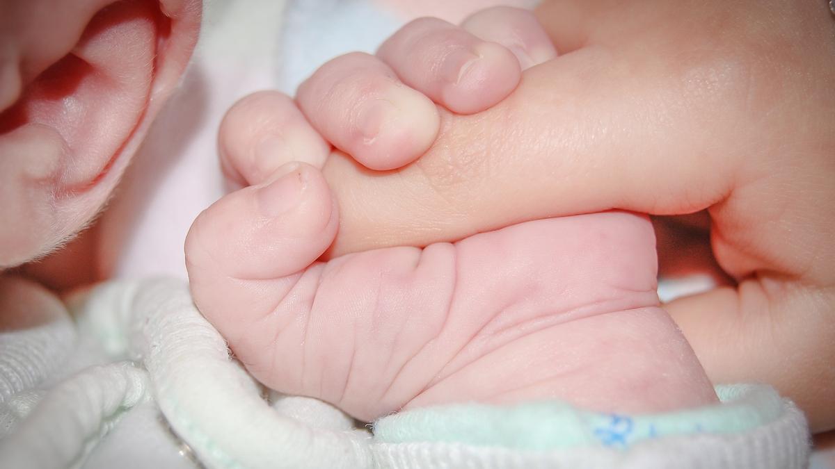 Detalle de la mano de un bebé.