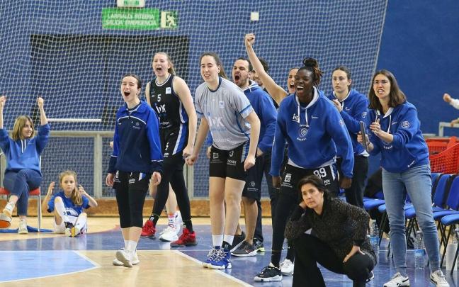 El IDK Euskotren celebra una jugada en un partido de la &uacute;ltima temporada