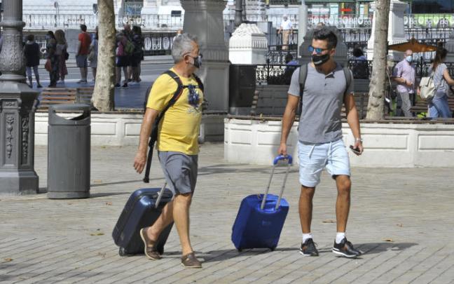 El Gobierno vasco augura un verano "mejor" que el de 2020 desde el punto de vista de la afluencia turística.