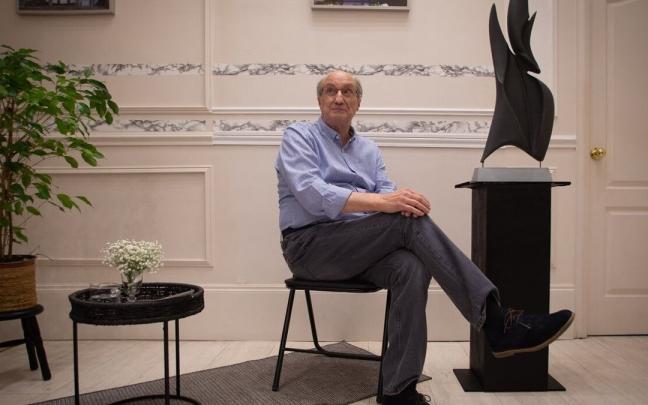 Josetxo Santos, retratado junto a su mayor creación impresa en 3D. Josetxo Santos, retratado junto a su mayor creación impresa en 3D.