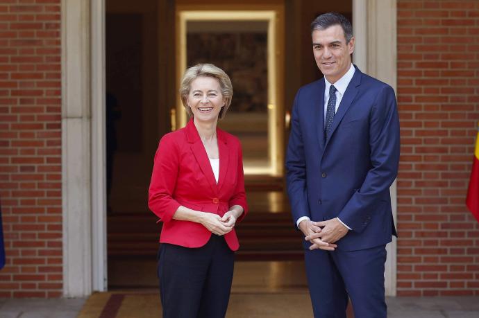Pedro Sánchez, junto a la presidenta de la CE, Ursula von der Leyen, en una imagen de archivo.