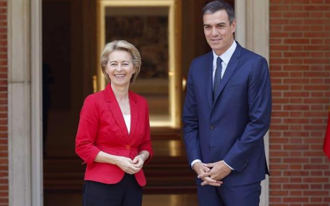El presidente del Gobierno español y de la Comisión Europea, en una imagen de archivo. El presidente del Gobierno español y de la Comisión Europea, en una imagen de archivo.