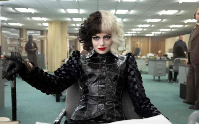 La actriz Emma Stone en su papel como Cruella de Vil. La actriz Emma Stone en su papel como Cruella de Vil.