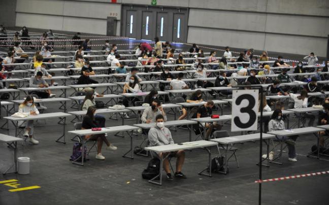 Estudiantes, en la prueba de acceso a la Universidad del año pasado.