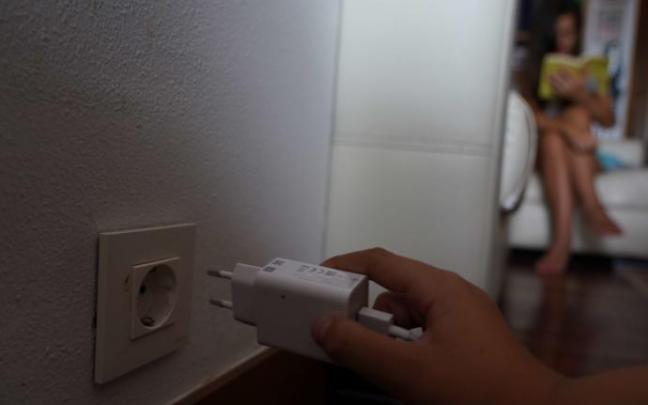 El precio de la luz marca su máximo histórico en un domingo, hasta 213,29 euros/MWh