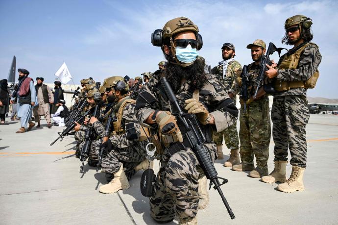 Combatientes talibanes en Kabul.