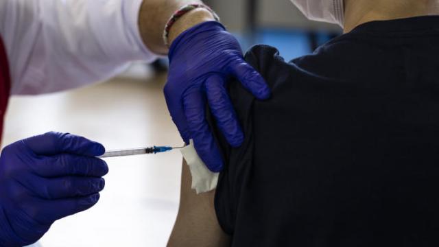 Sánchez anuncia la tercera dosis de la vacuna para los mayores de 60 años