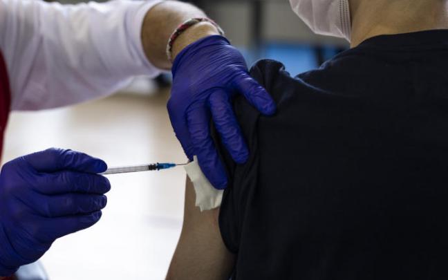 Sánchez anuncia la tercera dosis de la vacuna para los mayores de 60 años