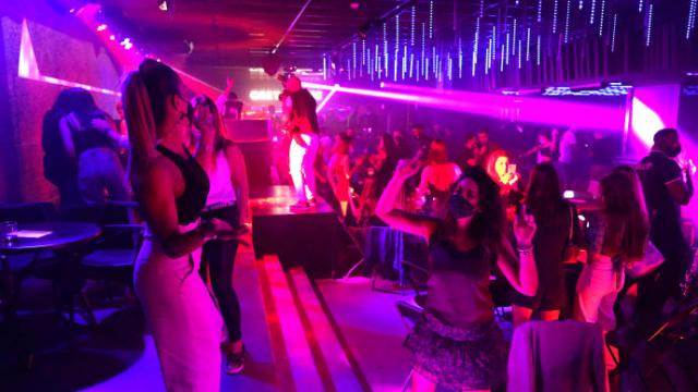 El Gobierno vasco ha pedido autorización para reclamar el uso del certificado covid en el ocio nocturno.