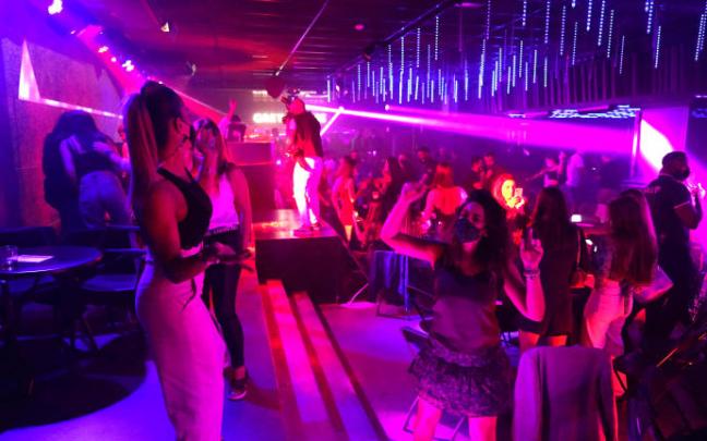 El Gobierno vasco ha pedido autorización para reclamar el uso del certificado covid en el ocio nocturno.