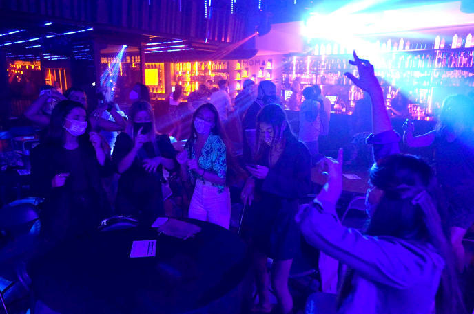 El interior de una discoteca