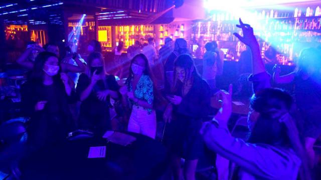 El interior de una discoteca