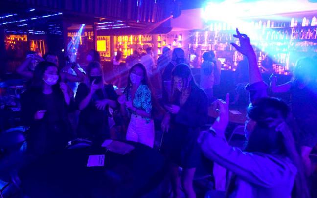 El interior de una discoteca