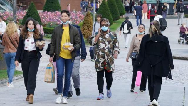Euskadi suma 2.576 nuevos positivos la última semana y acrecienta el temor a una sexta ola