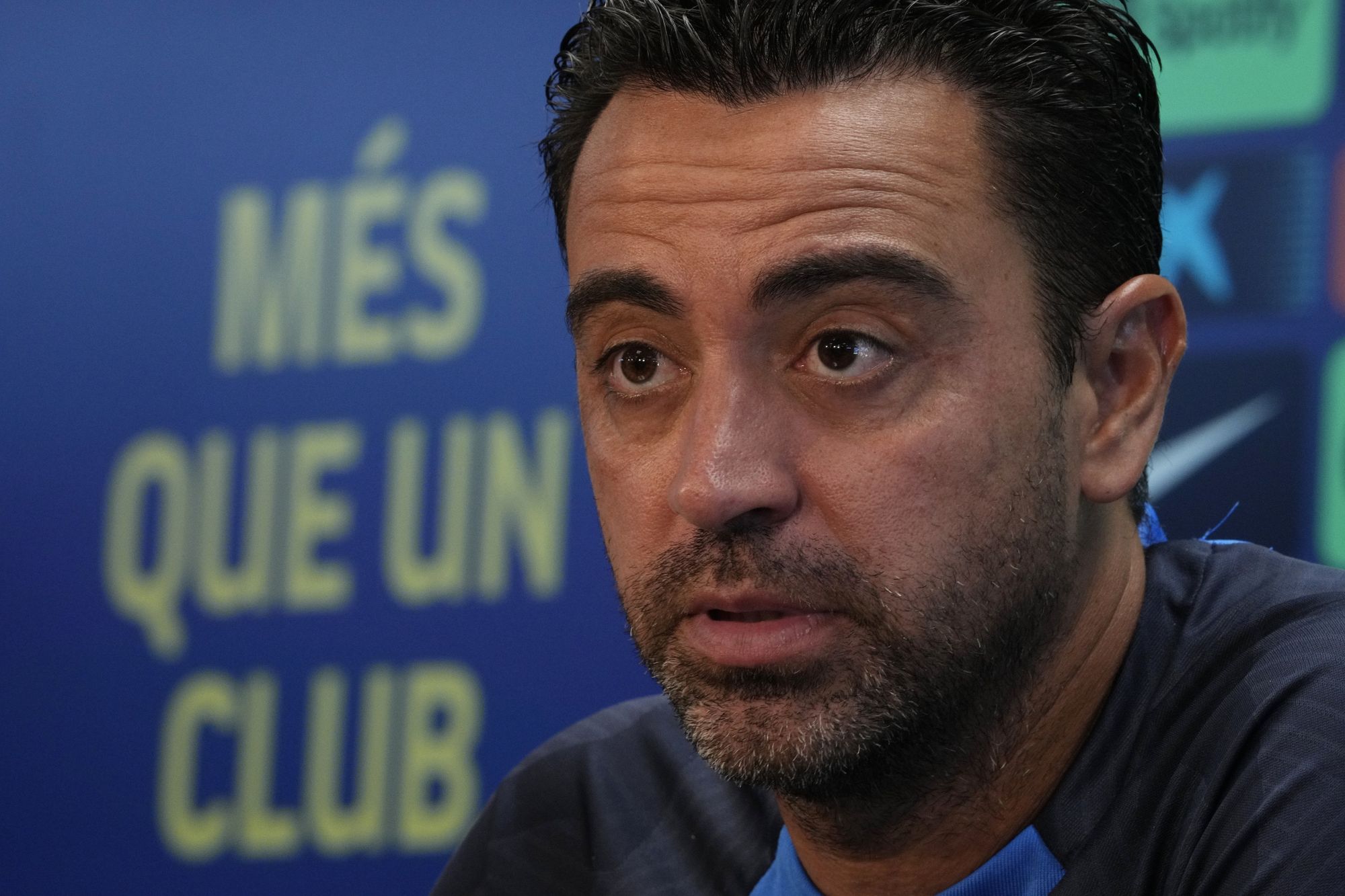 El entrenador Xavi Hernández ofrece una rueda de prensa en la ciudad deportiva Joan Gamper en Barcelona este sábado.