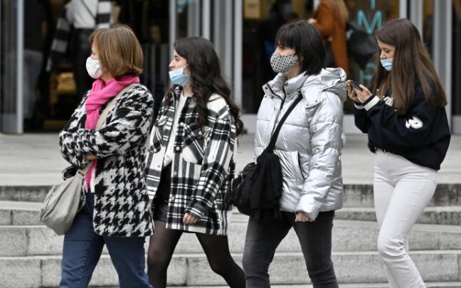 El Gobierno vasco aboga porque el uso de la mascarilla sea obligatorio en exteriores.