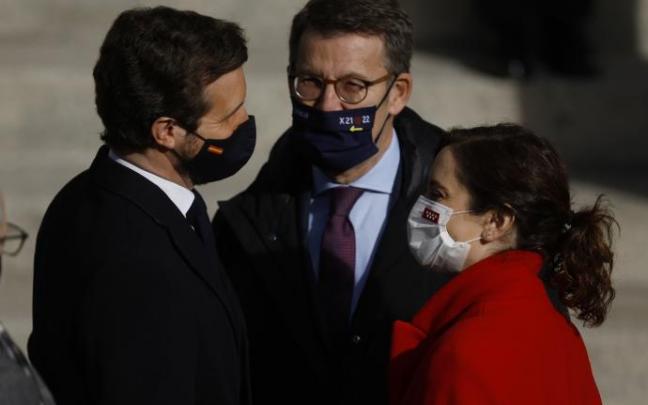 Feijóo, junto a Casado y Ayuso.