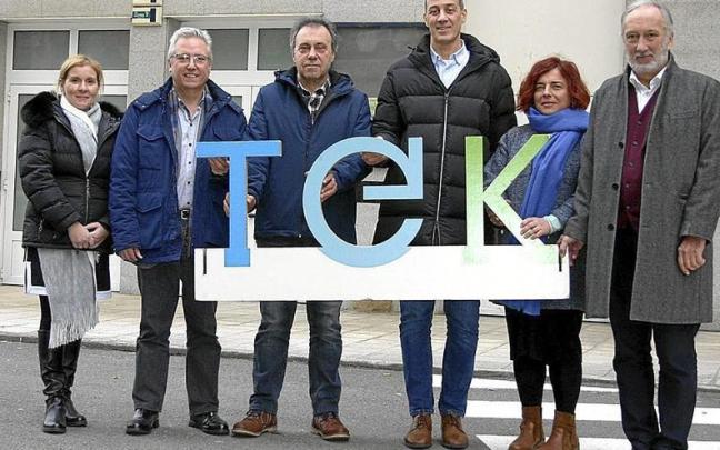 Representantes de la Diputación, del Ayuntamiento y de Edinor, junto a la entrada de Sarobe. Representantes de la Diputación, del Ayuntamiento y de Edinor, junto a la entrada de Sarobe.