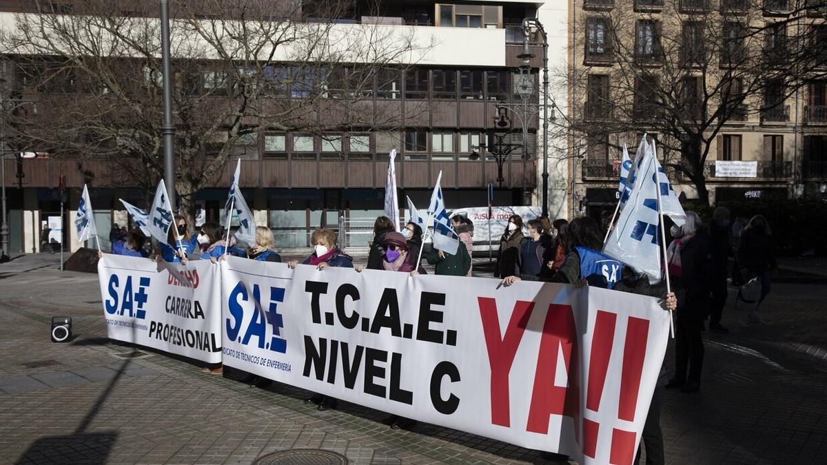 Concentración de este año del sinciato SAE, frente al Parlamento foral.