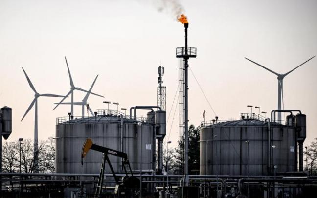 El precio del barril de petróleo Brent marca su precio más elevado desde marzo.