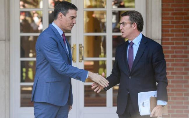 Sánchez y Feijóo, en el encuentro que mantuvieron este mes en la Moncloa.