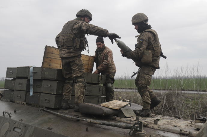 Militares ucranianos, cerca de las repúblicas populares de Lugansk y Donetsk.