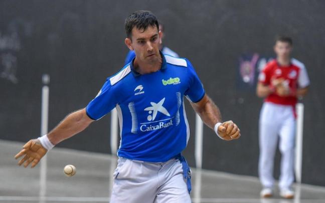 Mikel Urrutikoetxea, en un partido en Lekeitio.