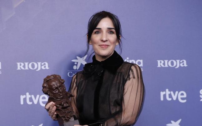 La realizadora Alauda Ruiz de Azúa tras recibir el Goya a la mejor dirección novel por 'Cinco lobitos'