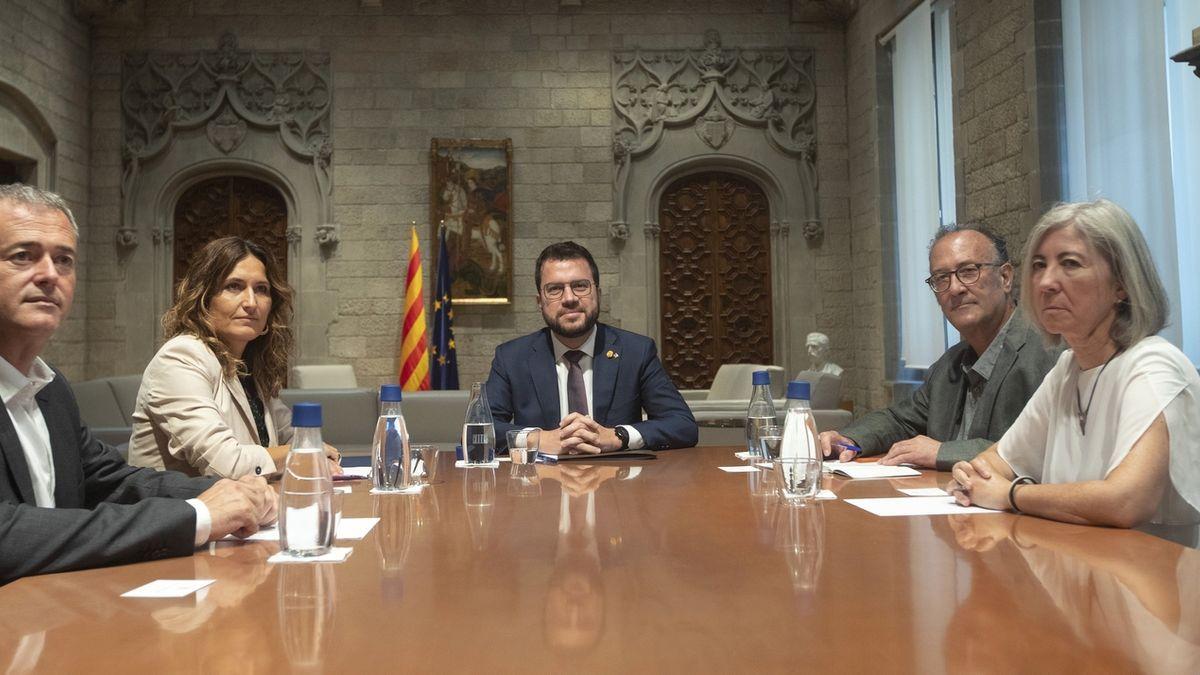 Pere Aragonès y Laura Vilagrà se reunieron ayer por la tarde con Dolors Feliu (ANC), Xavier Antich (Òmnium) y Jordi Gaseni (AMI).